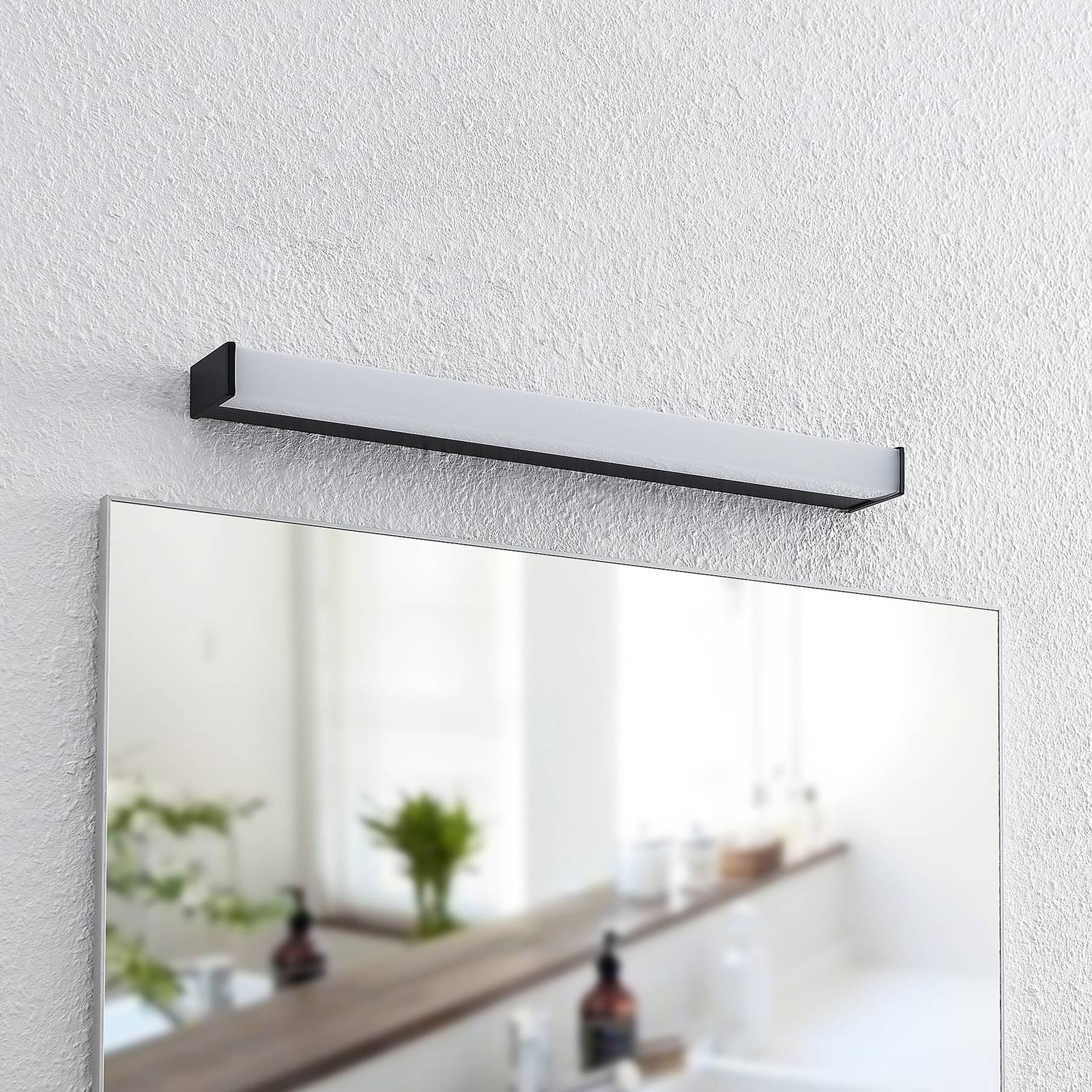 Lindby Ulisan LED badkamer wandlamp hoekig 58,8 cm – Lampen24
