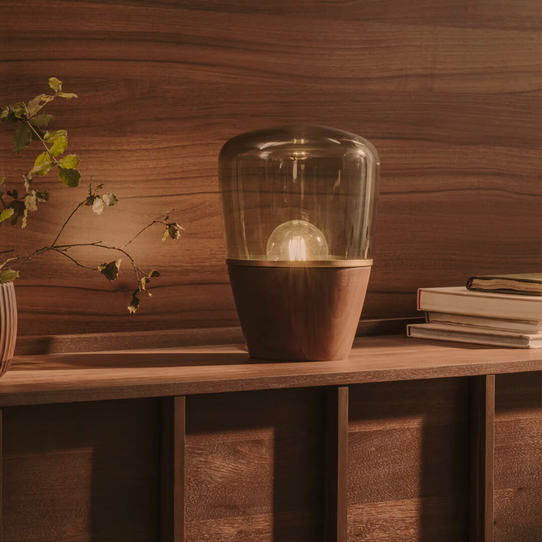 Kave Home Tafellamp Silex Notenhout en glas
