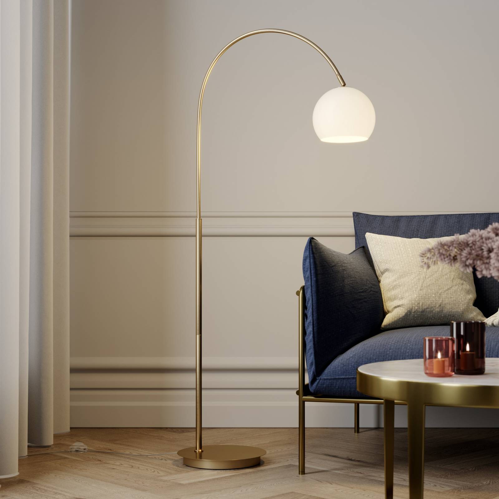 Lindby booglamp Cynthia, messingkleurig, glas, 140 cm, E27 – Lampen24