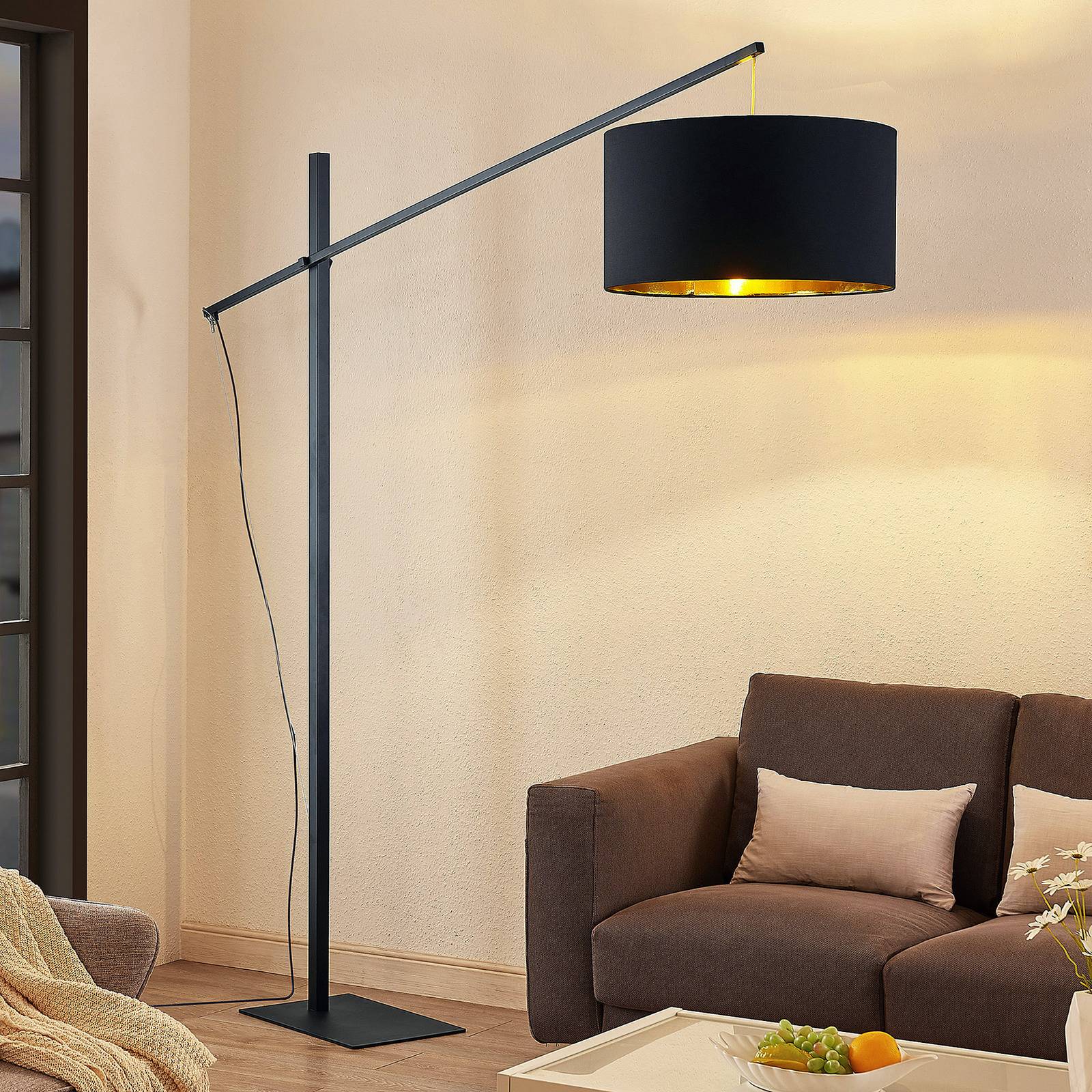 Arcchio gebogen vloerlamp Mossa, 200 cm, zwart-goud, textiel – Lampen24
